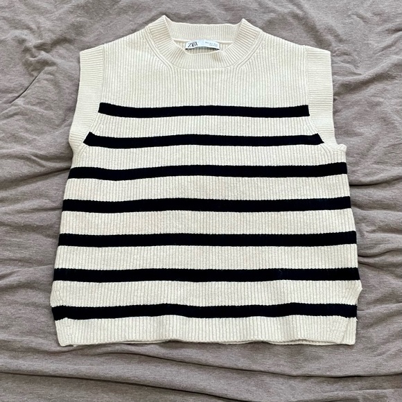 Zara Women's Black and Cream Striped Short Sleeve Top - Picture 3 of 3